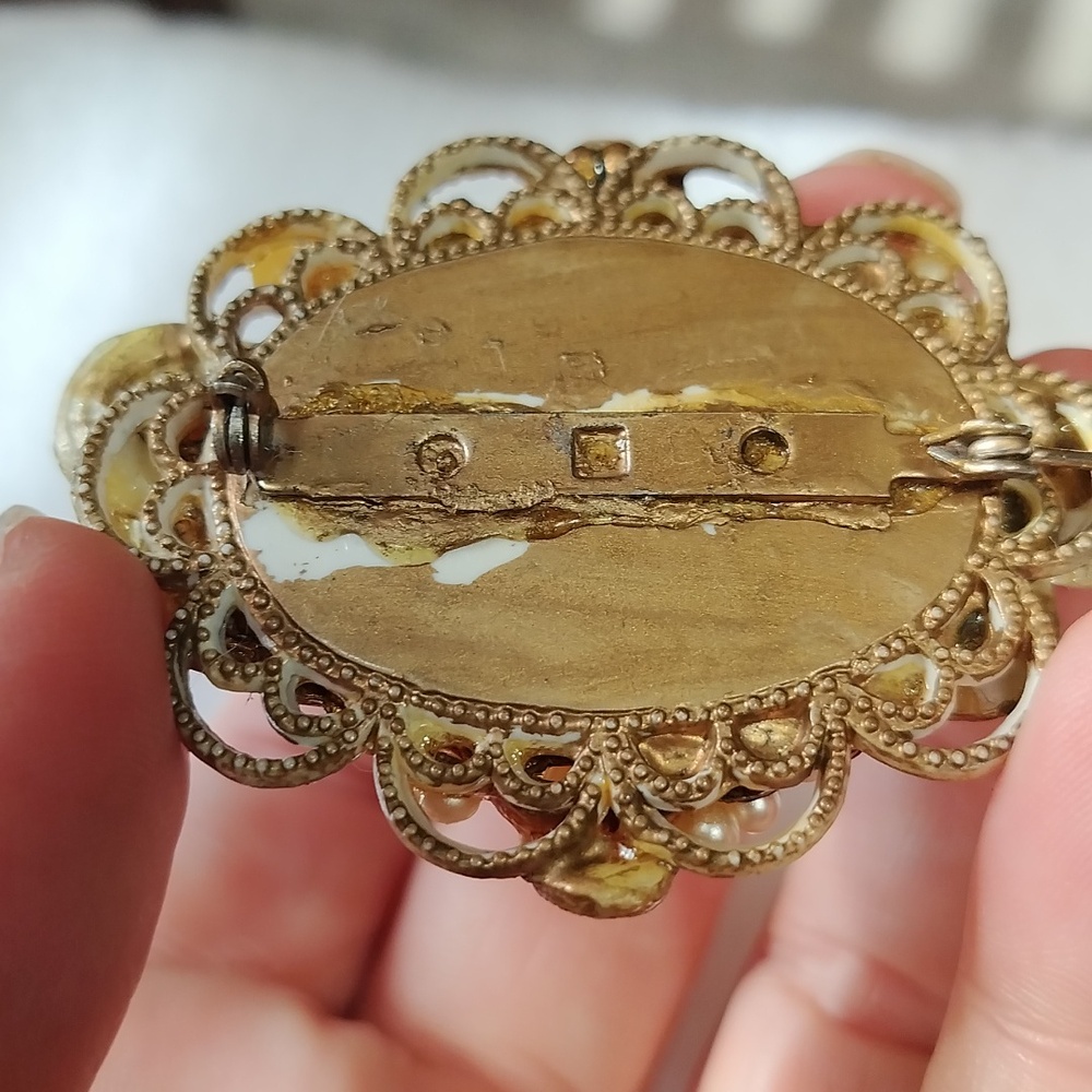 Vintage Stunning brooch. AB Crystals, light blue rhinestones, seed pearls - Picture 7 of 10
